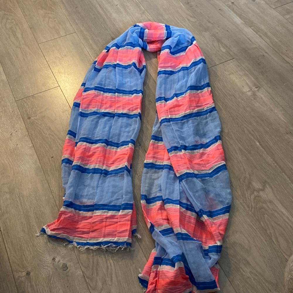 GAP blue and neon pink scarf bright dopamine dressing